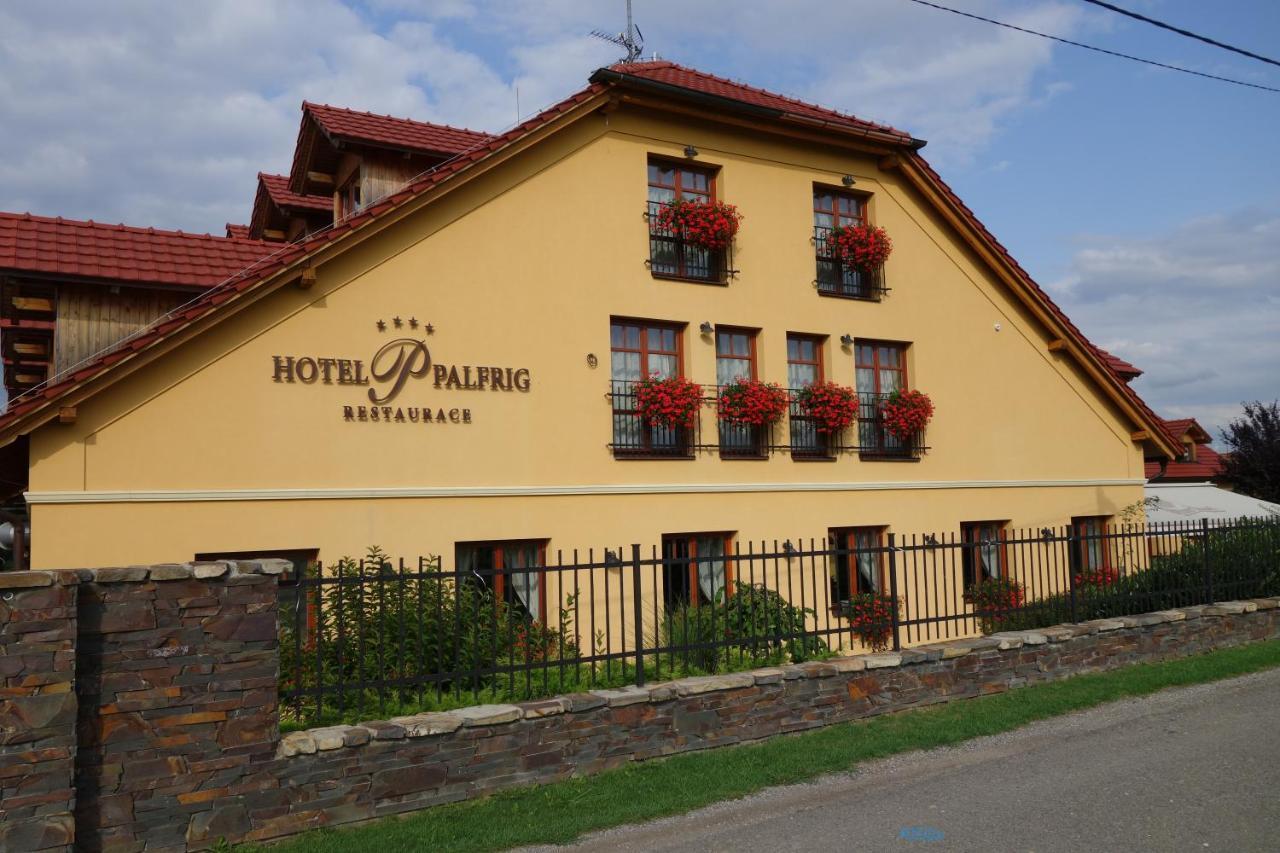 Hotel A Restaurace Palfrig Stara Ves nad Ondrejnici Exterior foto